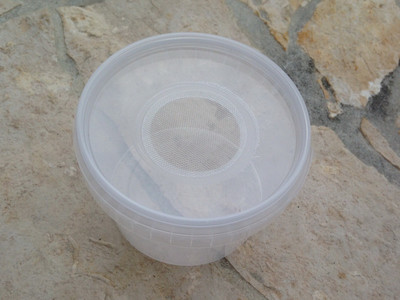 Kunstoffdose mit Gazedeckel ideal zur Fliegenzucht oder Drosophilazuc, 1,60  €